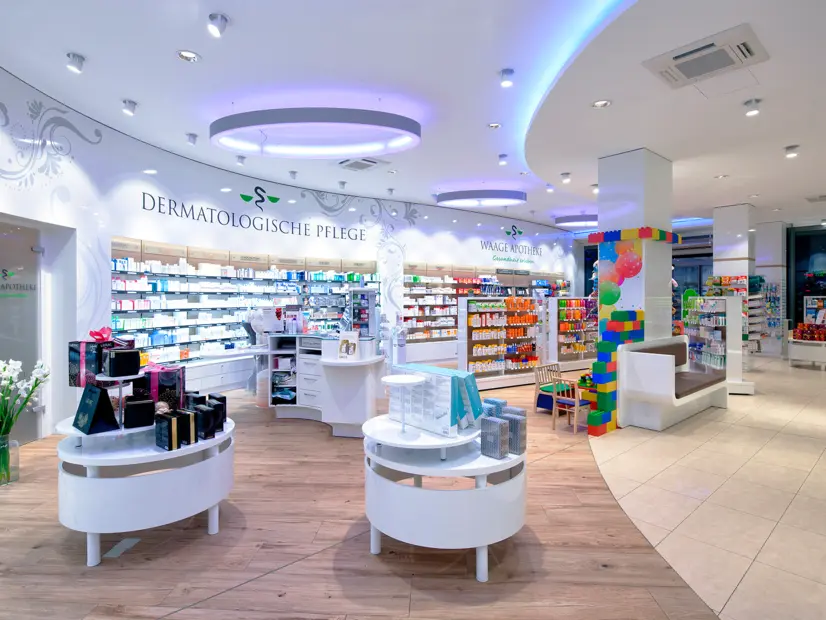Architektonische Innenansicht der Waage Apotheke mit stilvoller LED-Beleuchtung
