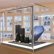 Produktpräsentation mit der Vitrinenbeleuchtung LERY